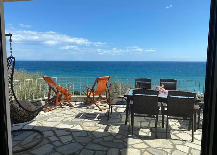 βεράντα στο αιγαίο * Kókkinon Nerón