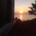 βεράντα στο αιγαίο Kókkinon Nerón