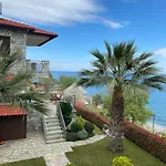βεράντα στο αιγαίο * Kókkinon Nerón