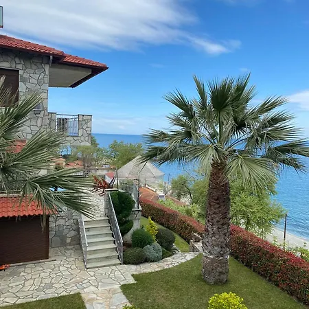 βεράντα στο αιγαίο * Kókkinon Nerón